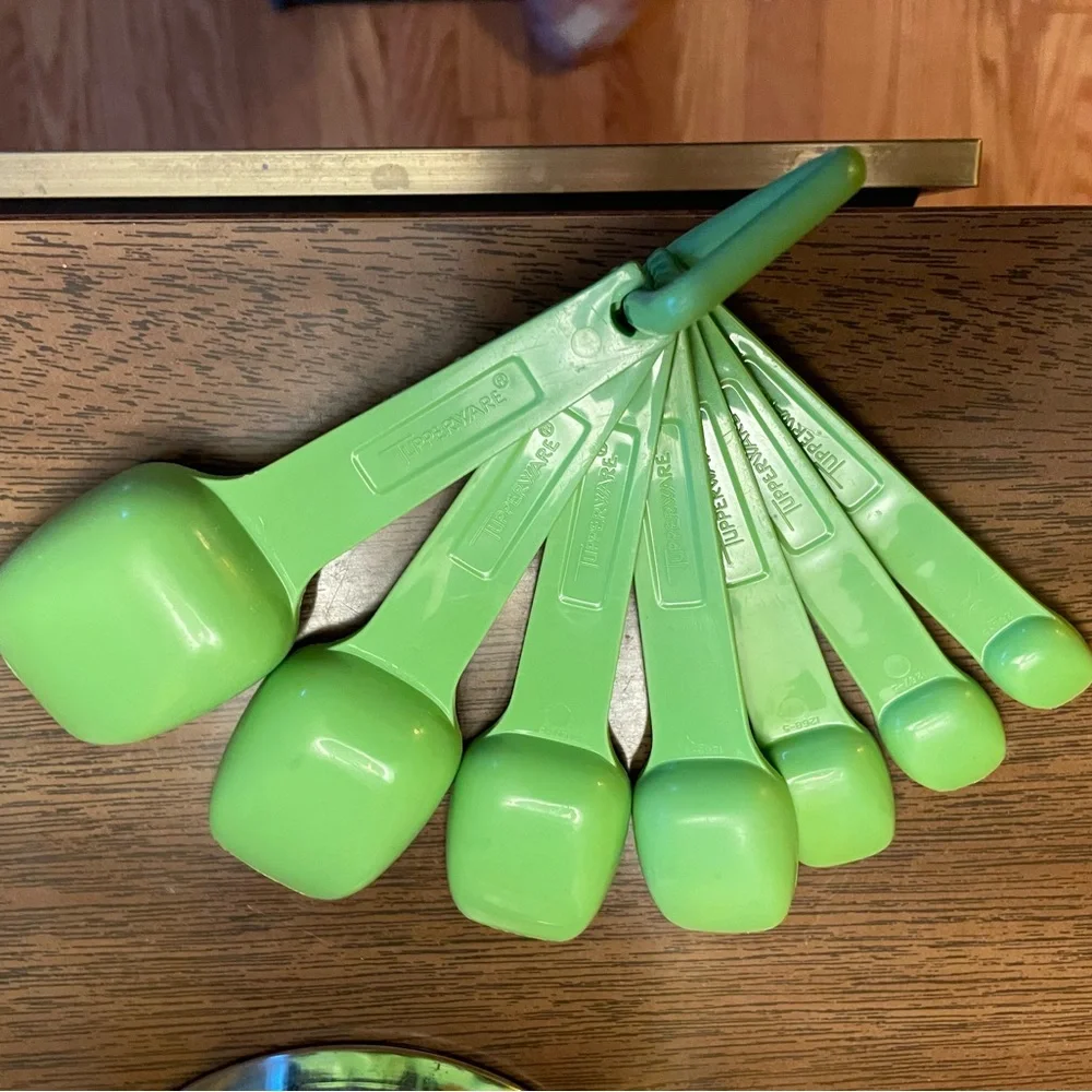 TUPPERWARE MEASURING SPOON SET